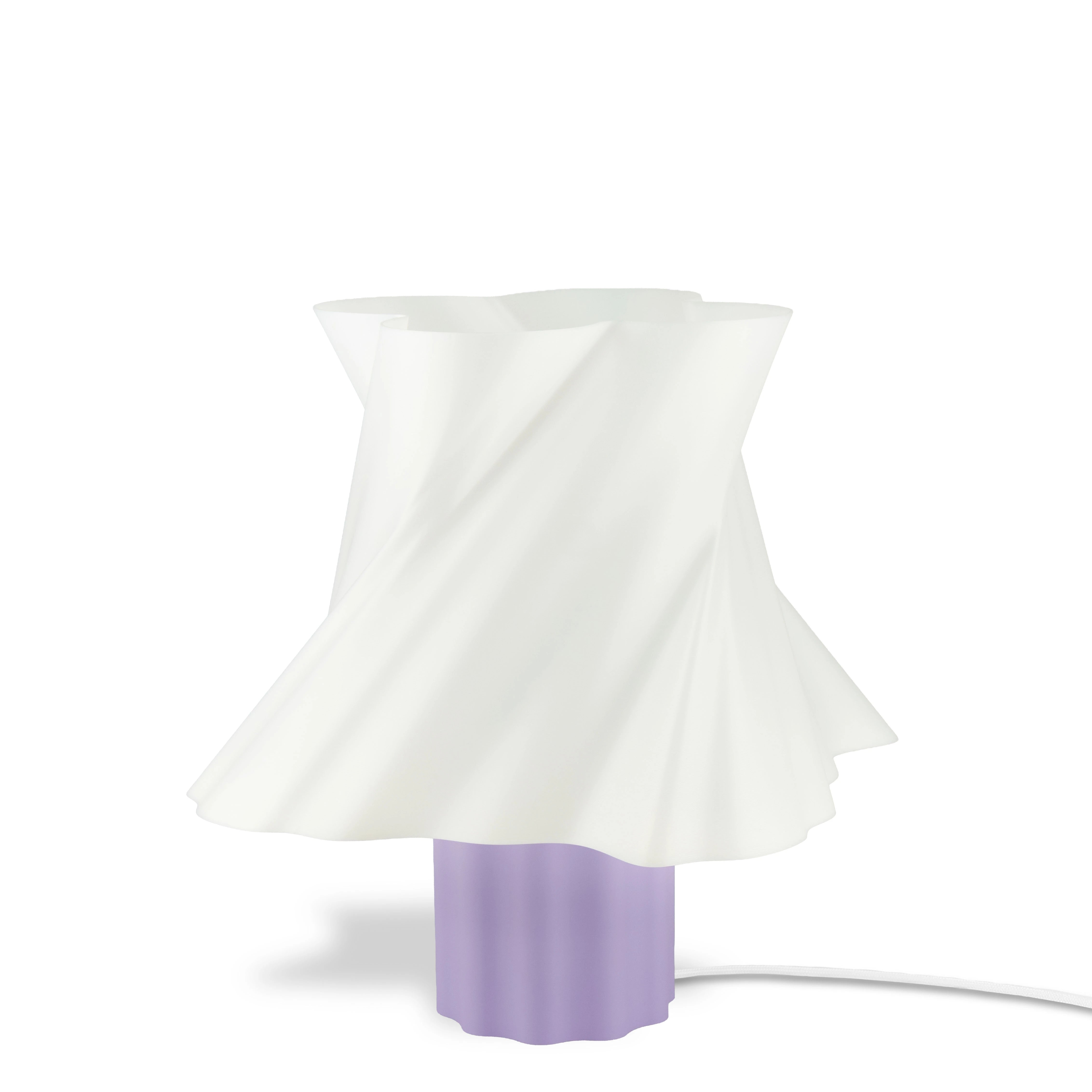 Lampe blanche pure moyenne taille dans un intérieur — luminaire made in France — LUMY PARIS