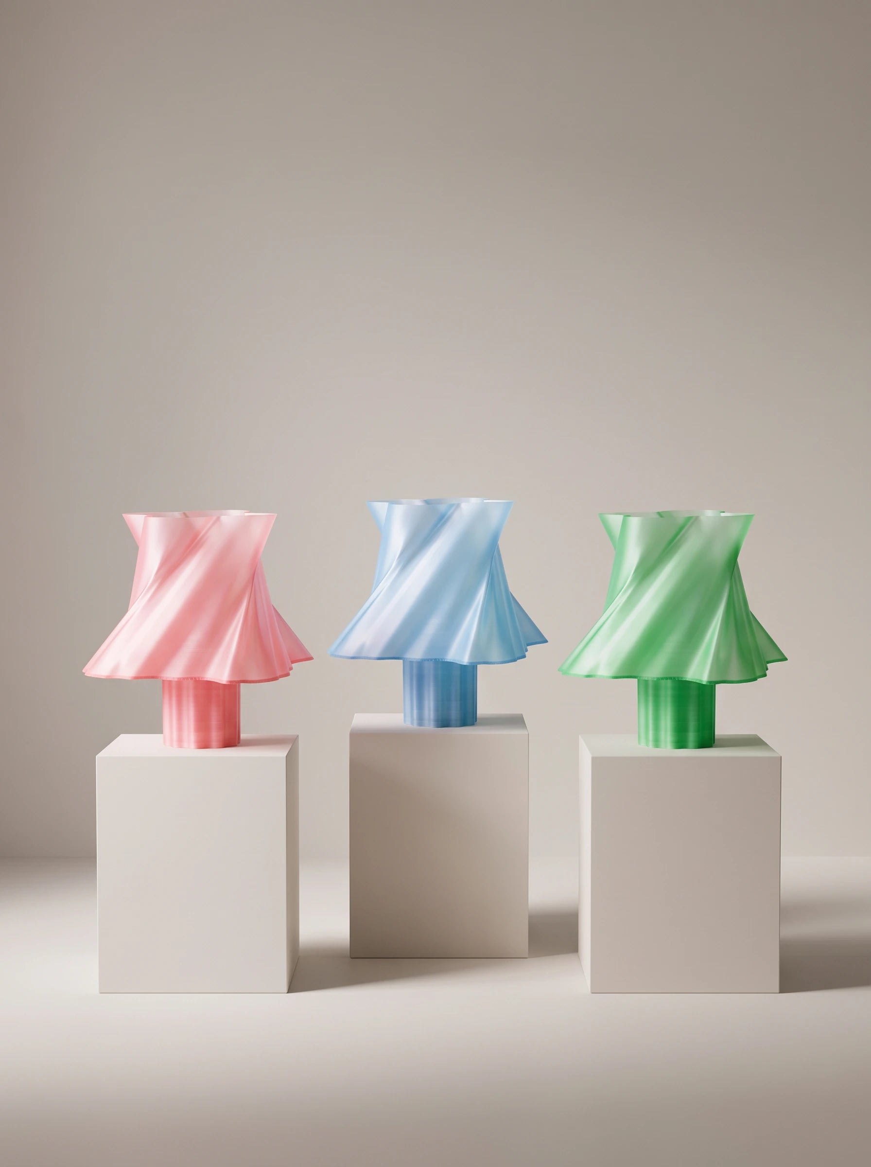 Lampes Cloud Dancer en trio rose, bleu et vert sur socles blancs — collection complète LUMY PARIS