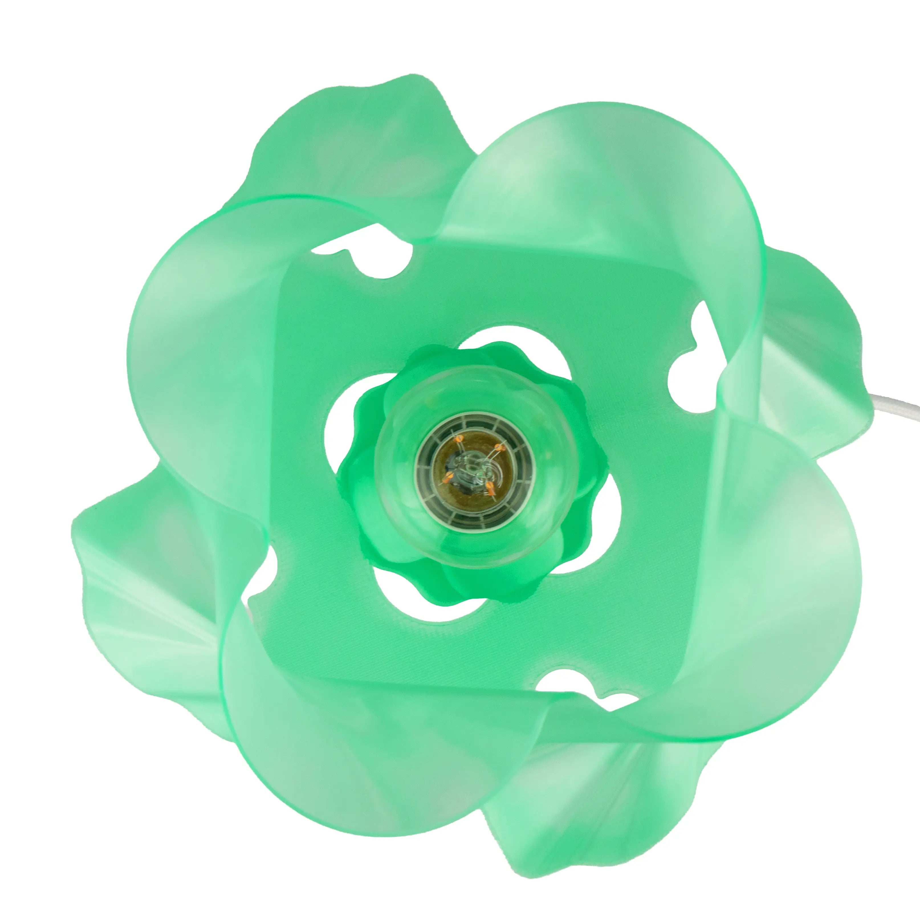 Lampe verte design allumée, ambiance chaleureuse — luminaire made in France — LUMY PARIS