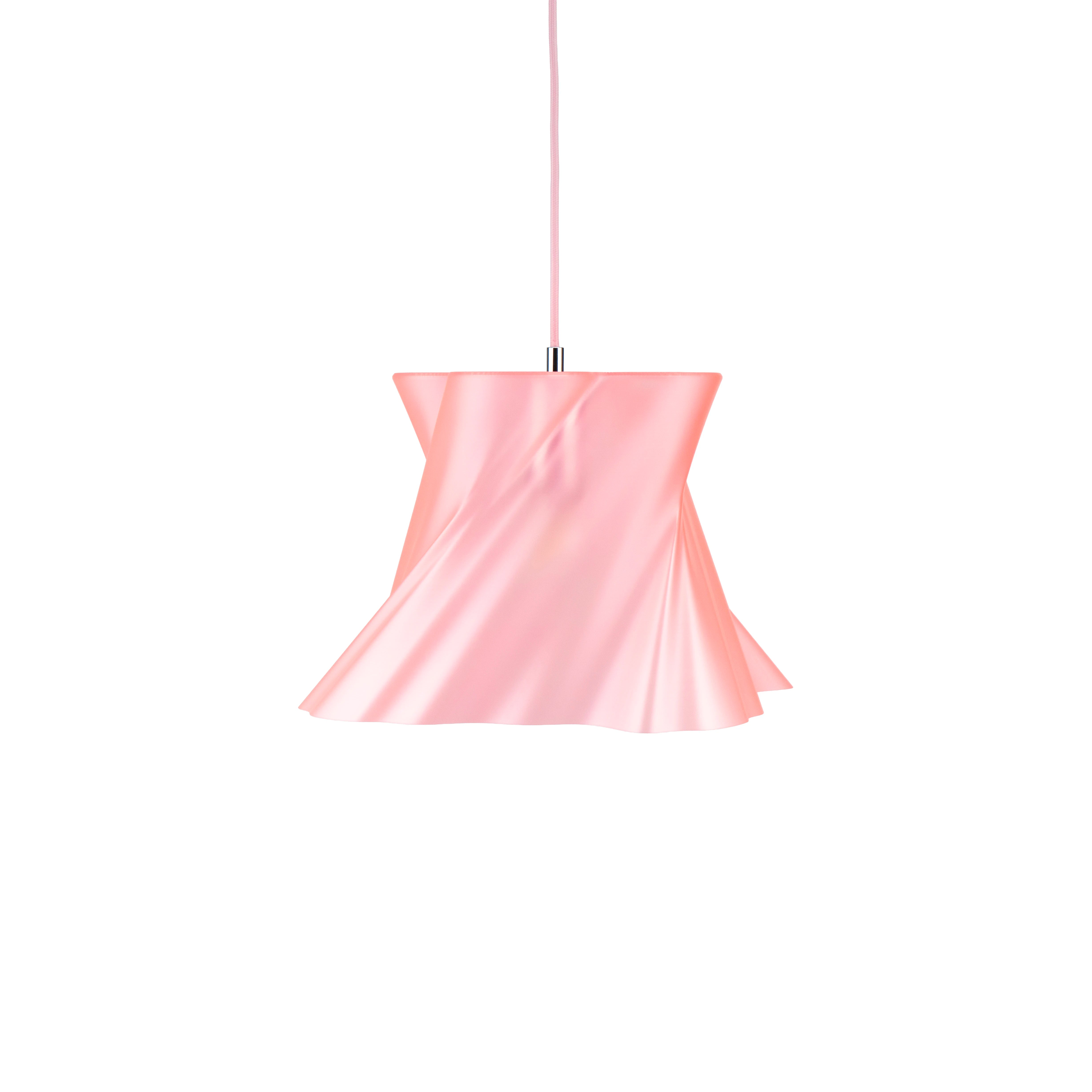Petite suspension rose poudré sur fond blanc — lustre made in France — LUMY PARIS