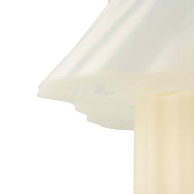 Lampe blanc crème design dans un intérieur épuré — petite lampe de table made in France — LUMY PARIS