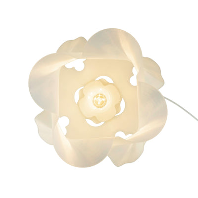 Lampe blanc satiné allumée pour une ambiance douce et feutrée — lampe de chevet design — LUMY PARIS