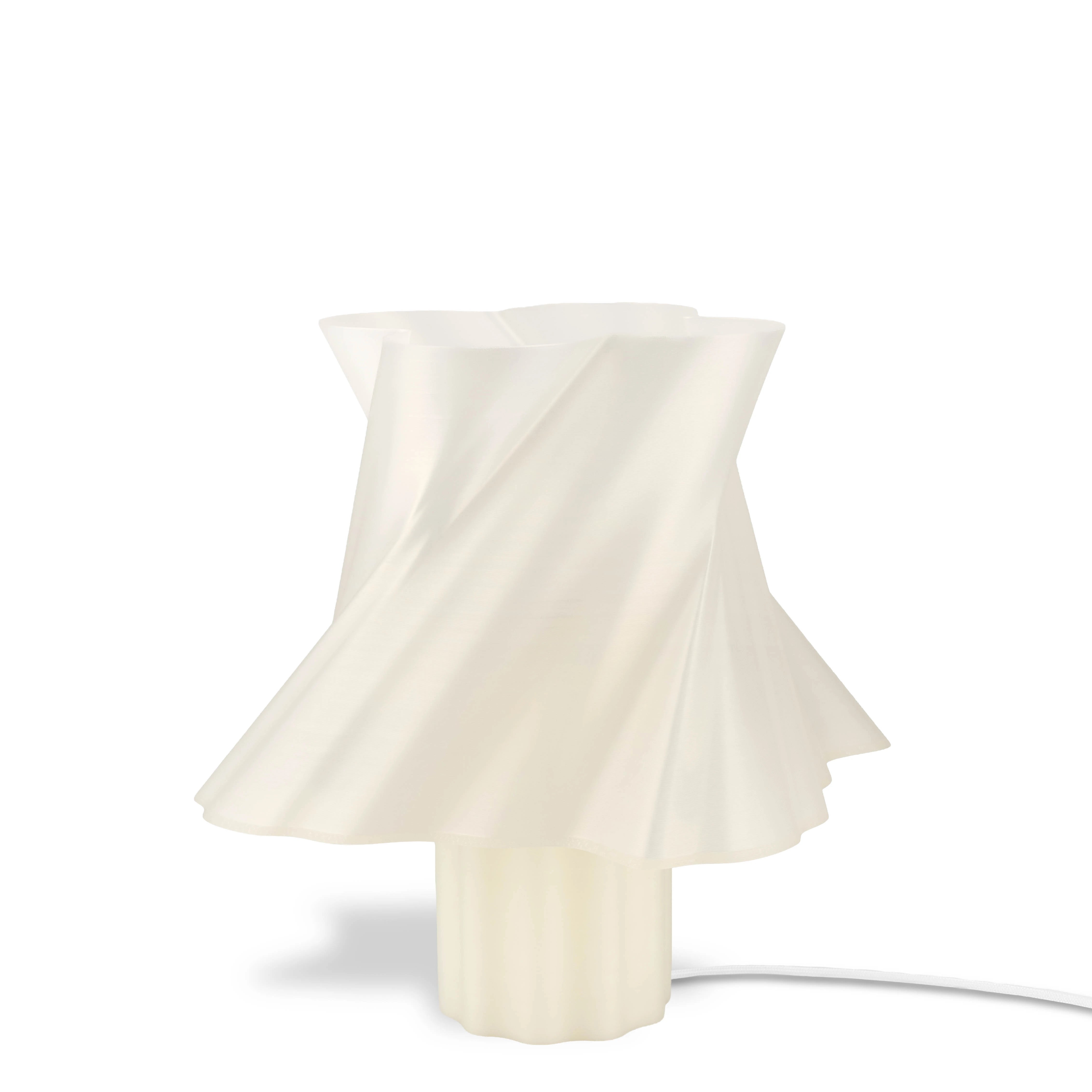Lampe blanc satiné Cloud Dancer design, taille Moyenne sur fond blanc — made in France — LUMY PARIS