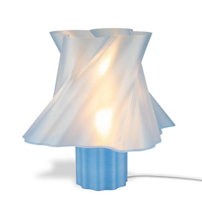 Grande lampe bleue design dans un intérieur design — luminaire made in France — LUMY PARIS
