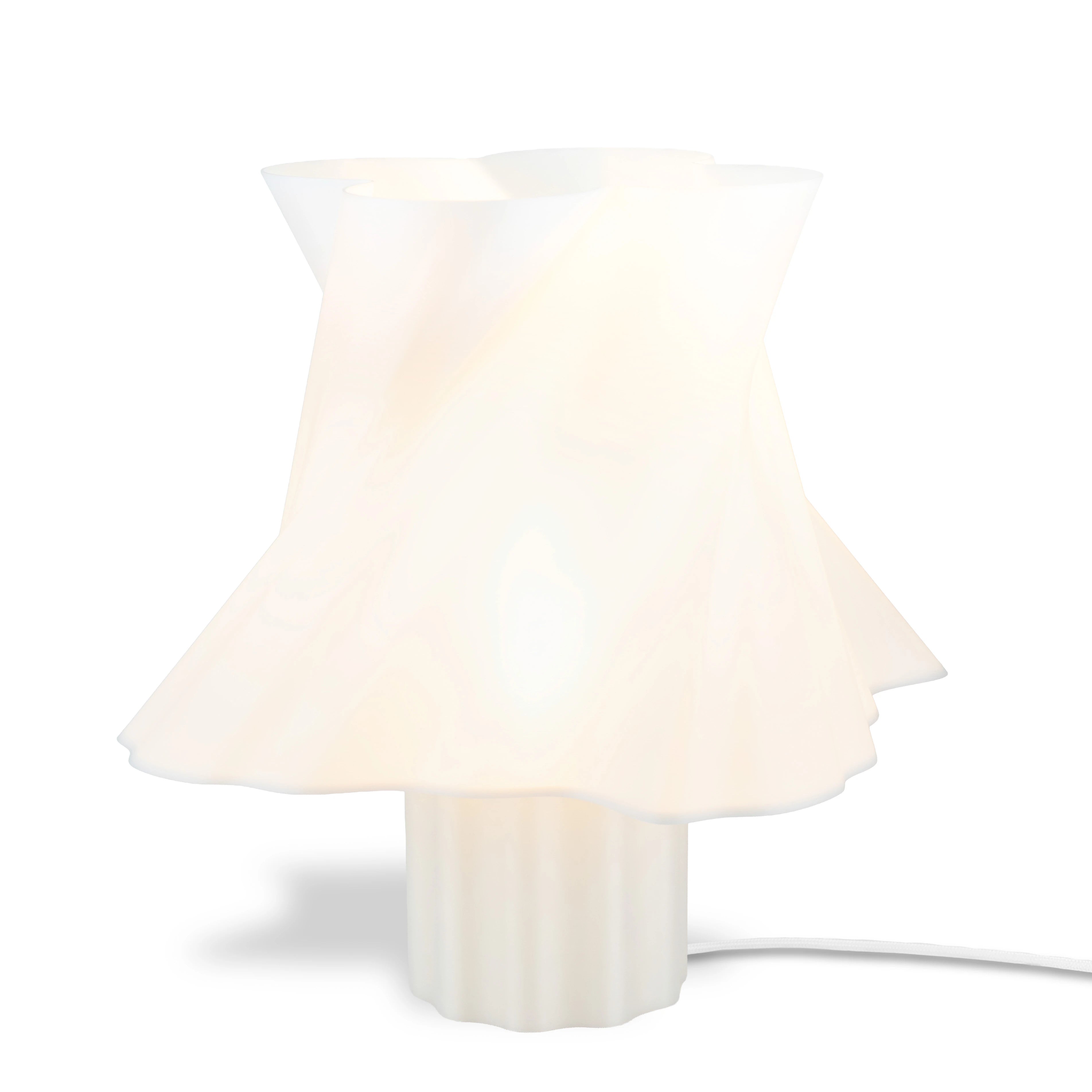 Lampe Cloud Dancer blanche grande taille éteinte — texture torsadée abat-jour design sur fond blanc — LUMY PARIS
