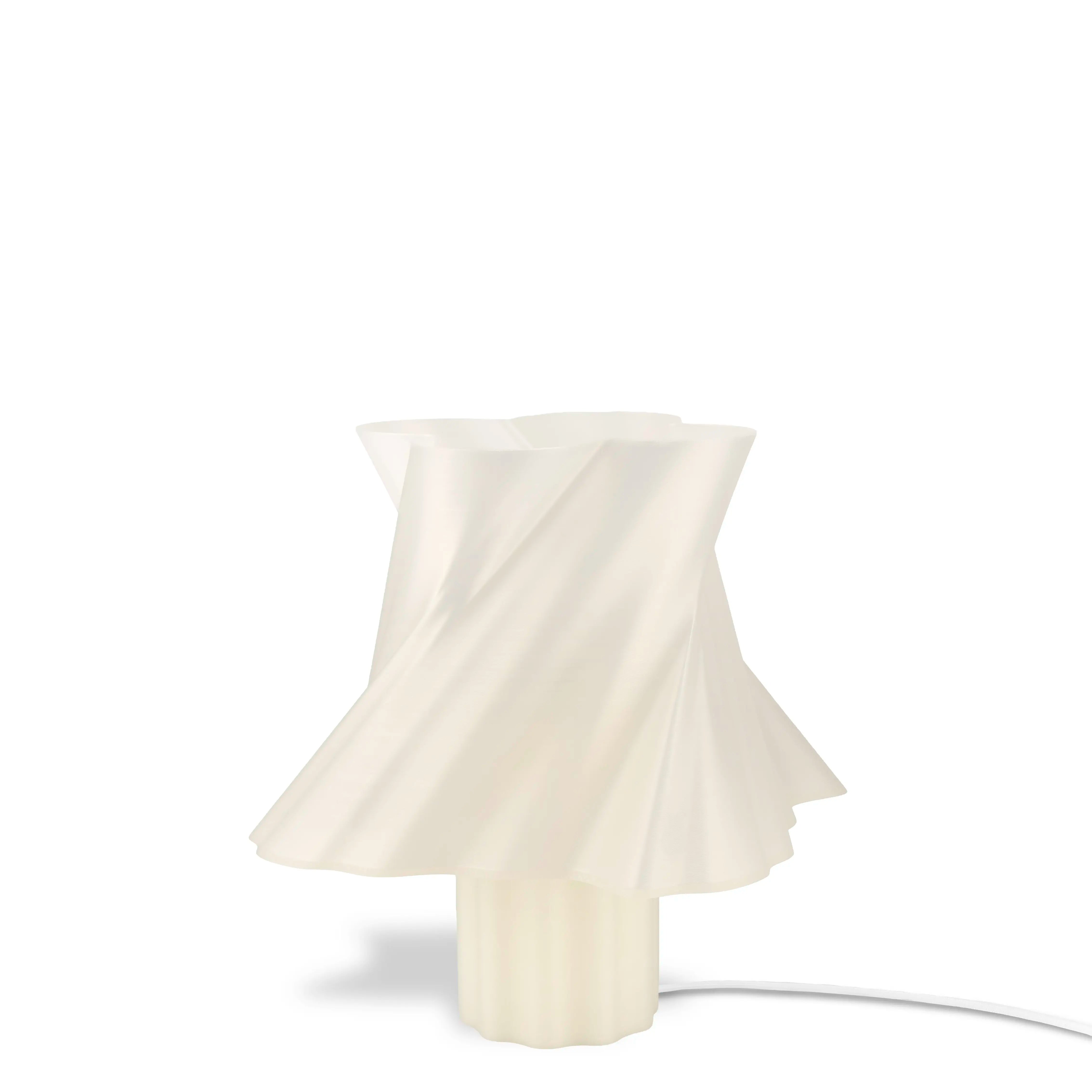 Lampe Cloud Dancer crème satinée éteinte sur fond blanc — abat-jour torsadé vue de face — LUMY PARIS