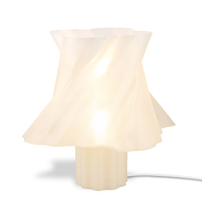 Grande lampe Cloud Dancer crème design dans un intérieur chic — luminaire made in France — LUMY PARIS