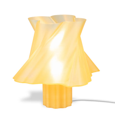 Grande lampe dorée champagne dans un intérieur — luminaire made in France — LUMY PARIS
