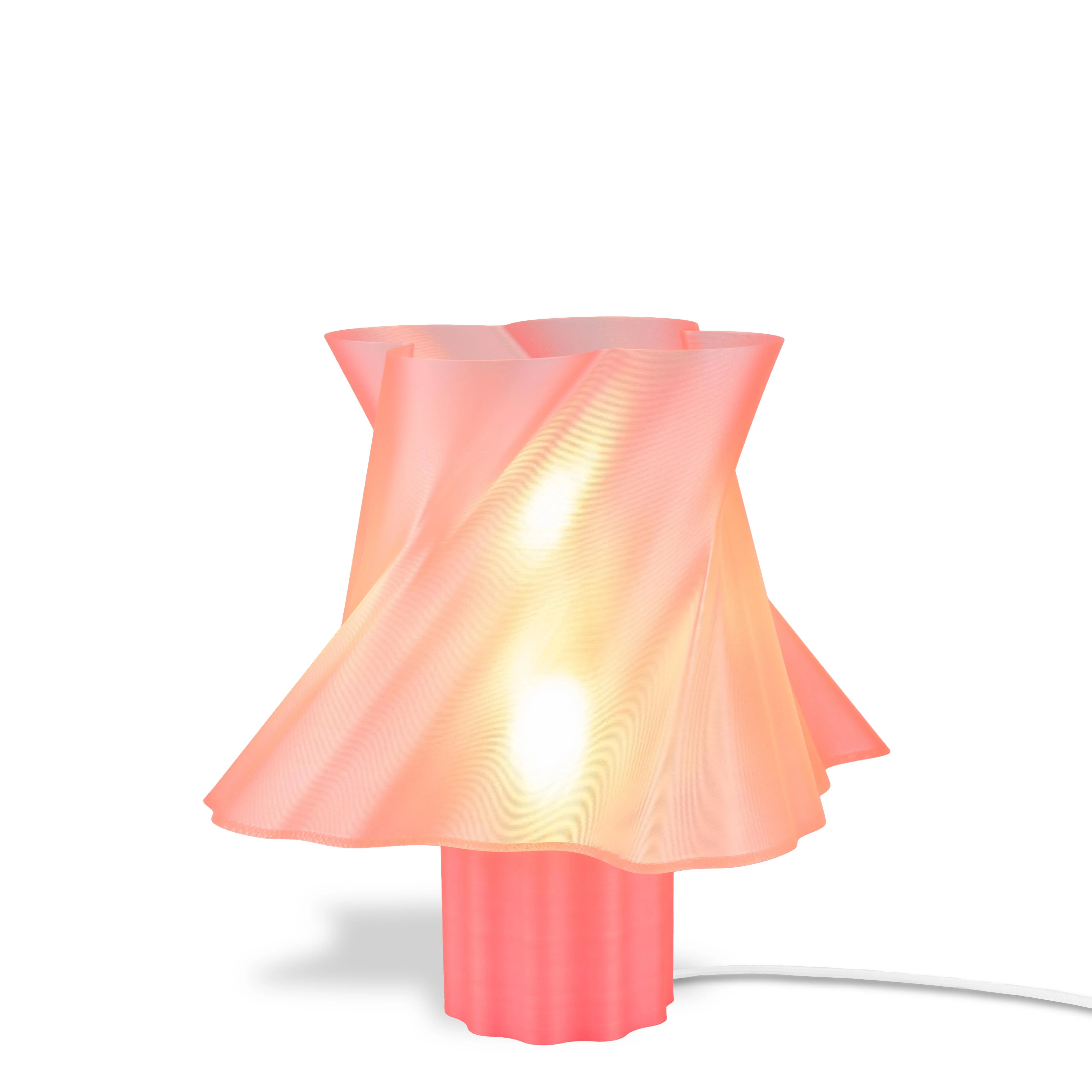 Lampe rose nude moyenne taille dans un intérieur — luminaire made in France — LUMY PARIS