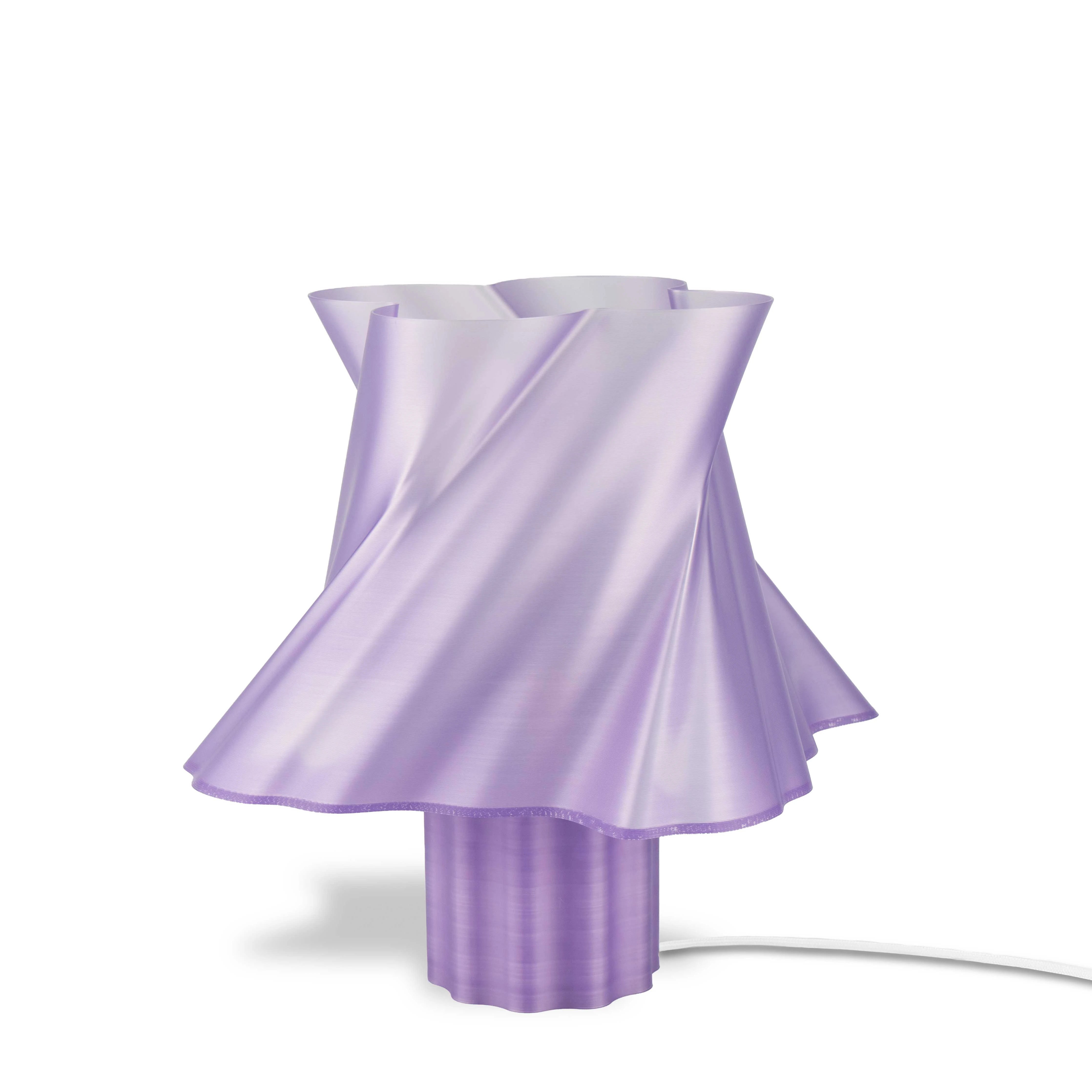 Lampe violette prune moyenne taille dans un intérieur — luminaire made in France — LUMY PARIS