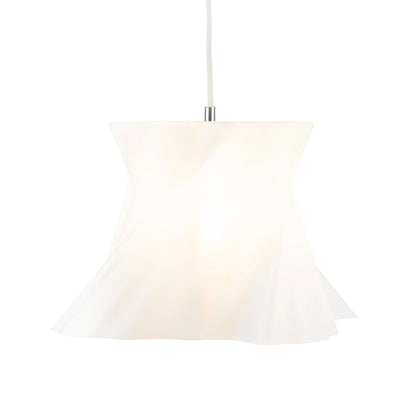 Grande suspension blanche vue de trois-quarts sur fond blanc — lustre made in France — LUMY PARIS