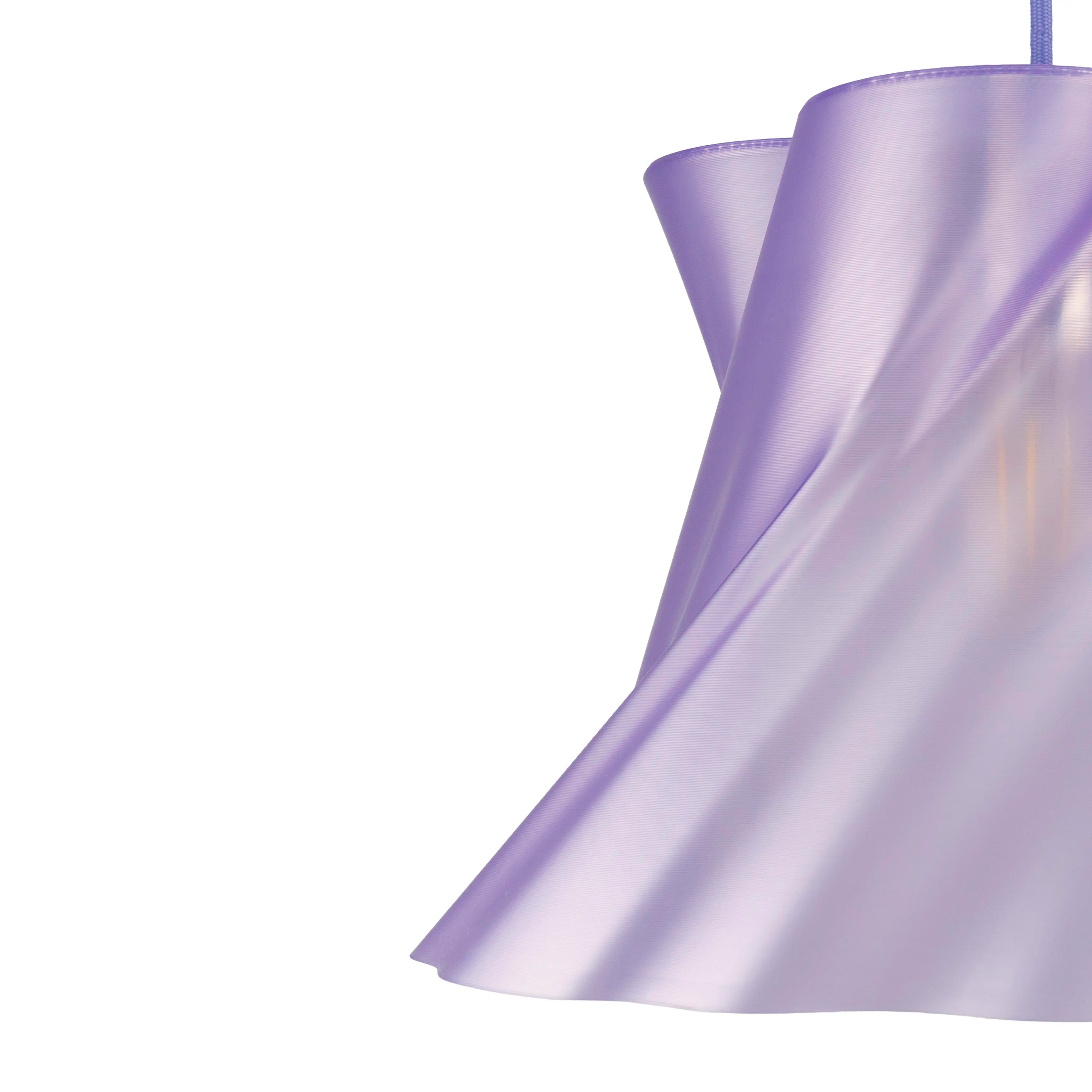 Suspension violette design allumée, lumière chaude — lustre made in France — LUMY PARIS